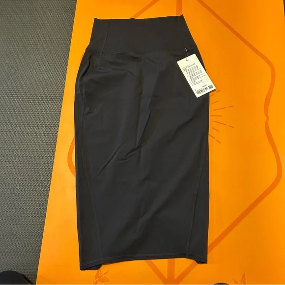 Lululemon Nulu Slim Fit High Rise Skirt Sz 6 Black - Picture 3 of 6